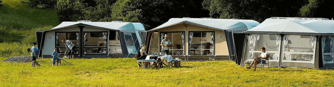 buren op de camping met caravan of camper