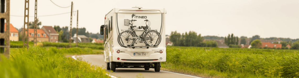 balade à pieds ou à vélo avec camping-car ou caravane